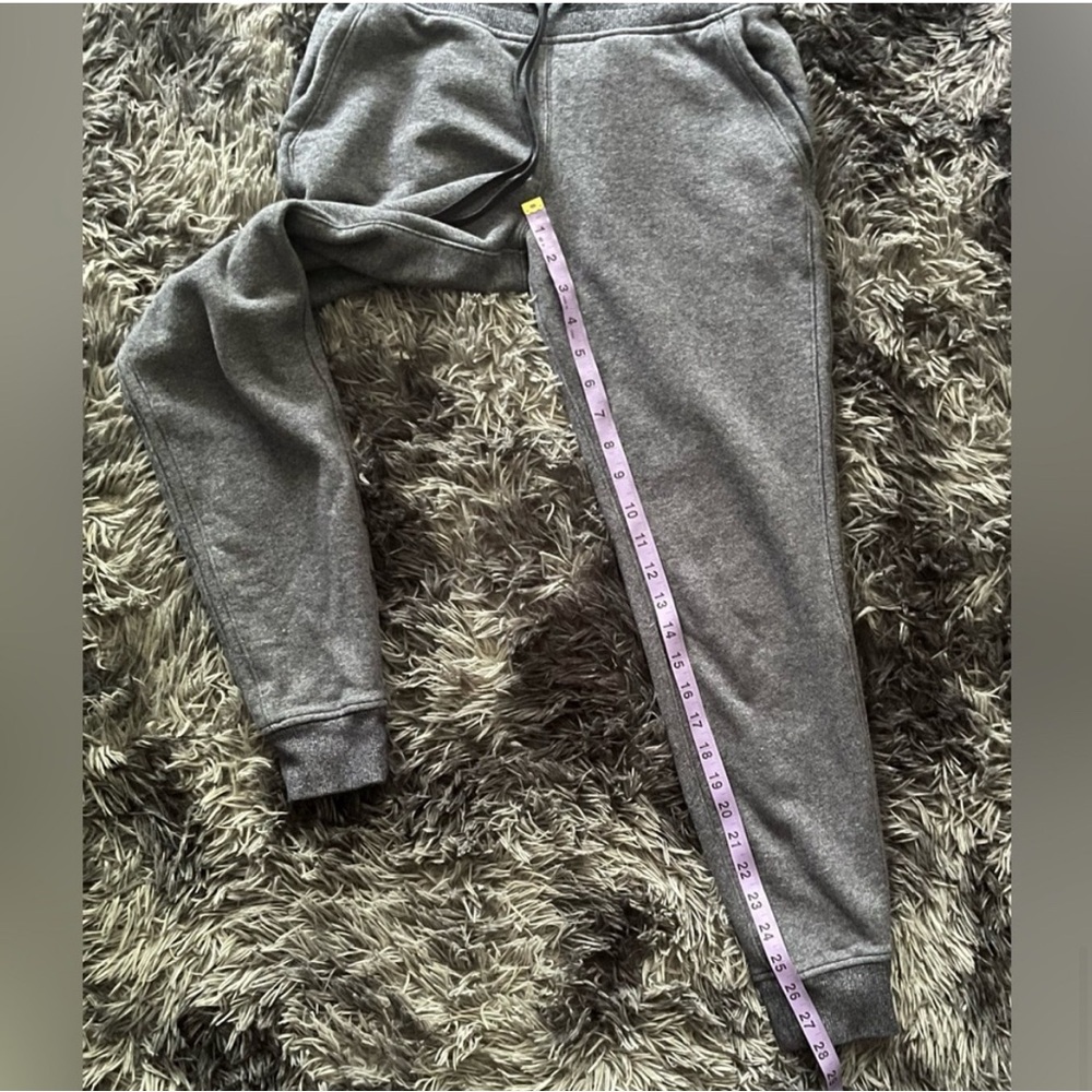 NWOT WOMENS LULULEMON WARM DOWN JOGGER IN HEATHERED CORE
GRAY SIZE 4 - Picture 9 of 10